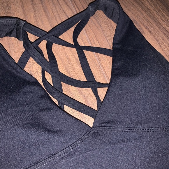 Ethos deep V with strappy back sports bra - Picture 2 of 4